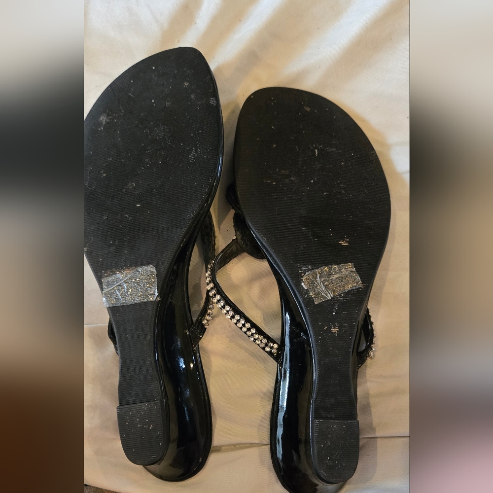 White House Black Market Black Women's Thong Slip On Rhinestone Sandals - Picture 3 of 3